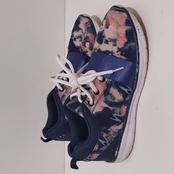 Shoe Dazzle Shoes - ShoeDazzle blue and pink floral shoe sneaker size 6.5 women flowers